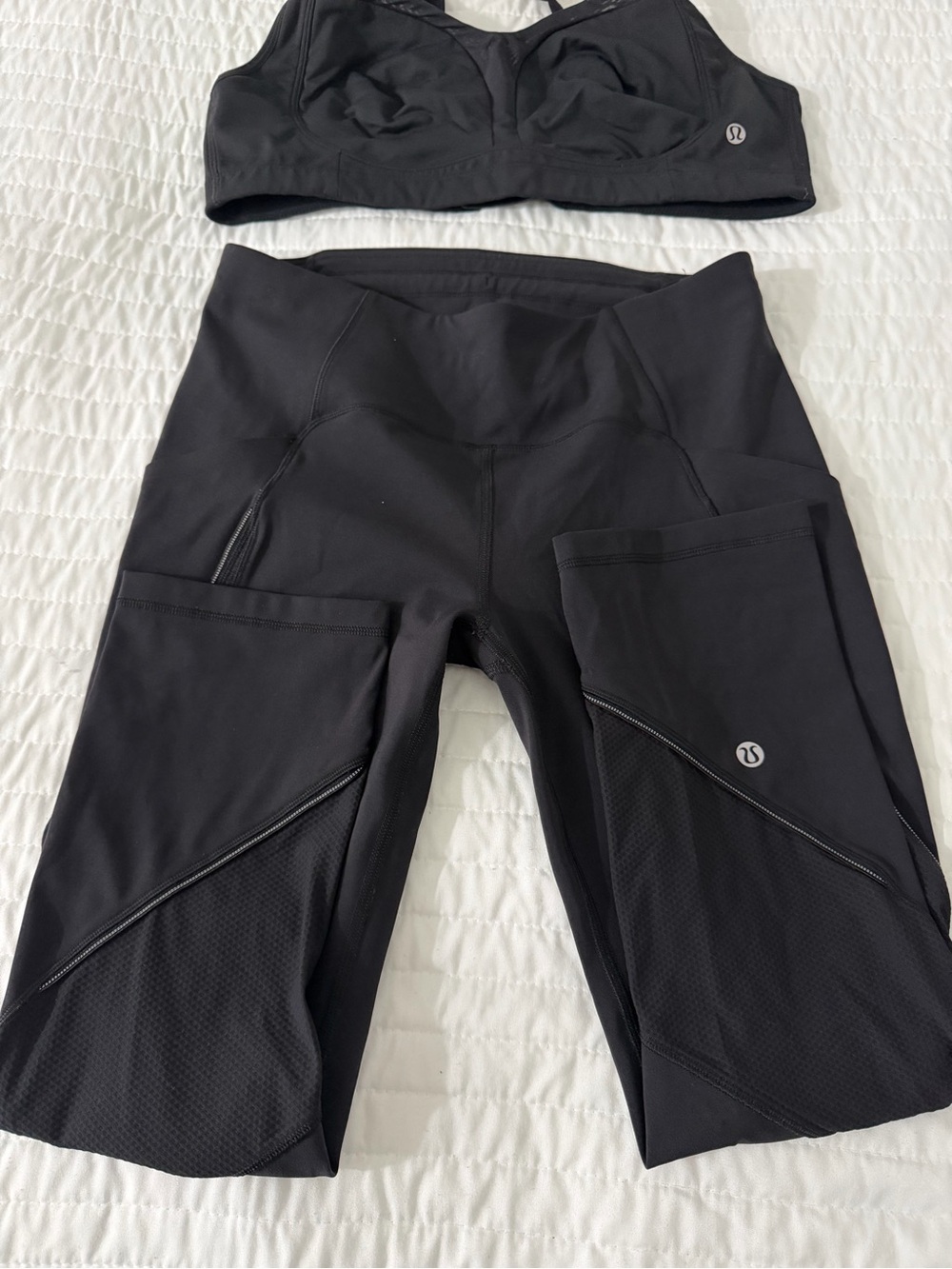 Lululemon Black Activewear Set Bra 38C Crop Leggings Small